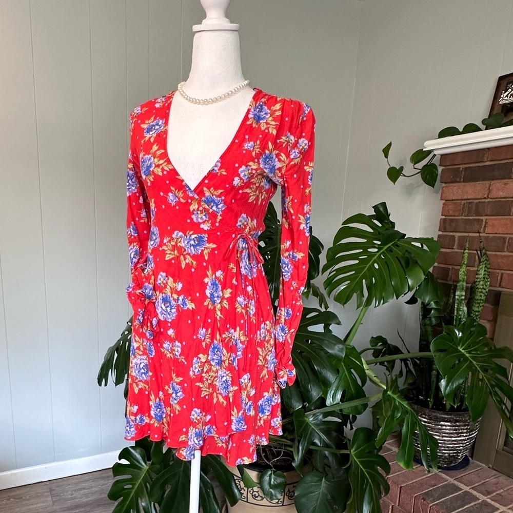 🛍️ ZARA  Beautiful floral wrap style dress Size XS excellent condition.